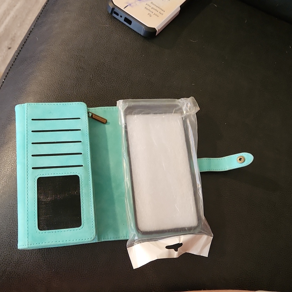 Phone case - Picture 2 of 2